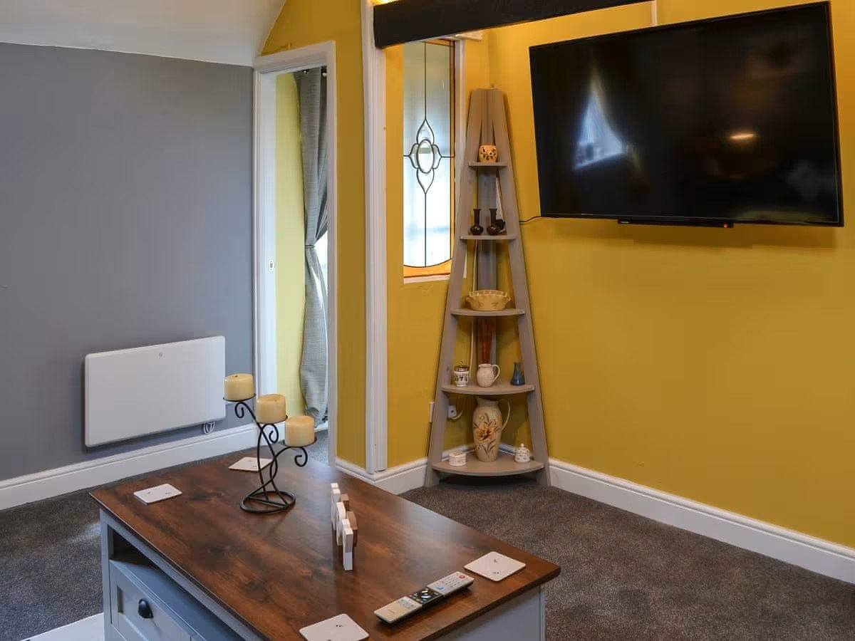 Lounge area in The Beehive holiday cottage